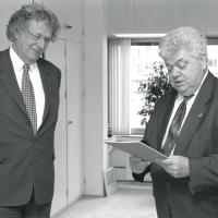 Op 13 mei 1997 ontvangt staatssecretaris Nuis het beleidsplan voor het programma van de bestuursvoorzitter van de KB, prof. H.J.L. Vonhoff