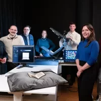 Het team van links naar rechts: Margot Terpstra (restaurator), Dirk Huijsmans (handschriftenexpert), Patrick Walsh (projectfotograaf), Tamara Kiewiet (handschriftenexpert), Julian Sibbald (projectfotograaf), Janou Munnik (projectfotograaf), Annelynn Koenders (handschriftenexpert)