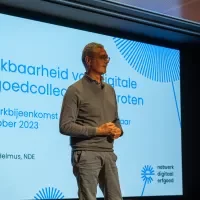 Wilbert Helmus over het Netwerk Digitaal Erfggoed (foto Janou Munnik)