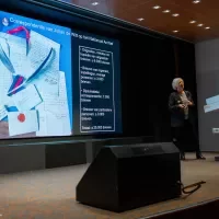 Ineke Huysman over Transkribus (foto Janou Munnik)