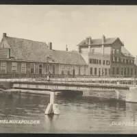 Dorpszicht Wilhelminapolder, ca 1938. Zeeuws Archief, Koninklijke Maatschap De Wilhelminapolder, toegang 250, inv.nr 994