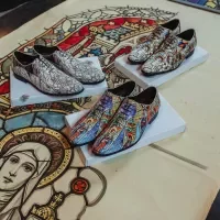 Eén van de originele kartons met de schoenencollectie van Atelier Nicolas X Art Shoe. (foto Creamy Concepts i.o.v. Art Shoe Mafia)