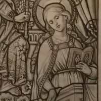 Gedeelte van een karton met als afbeelding Maria-boodschap, vervaardigd voor de Lambertuskerk te Maastricht. Een karton is een ontwerp en werktekening op ware grootte van een glas-in-loodraam. Op basis van dit ontwerp vervaardigden de werklieden in het atelier het raam.