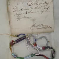 Brief van J.A. de Marrée met voorbeeldkralen voor firma Rijfsnijder in Amsterdam